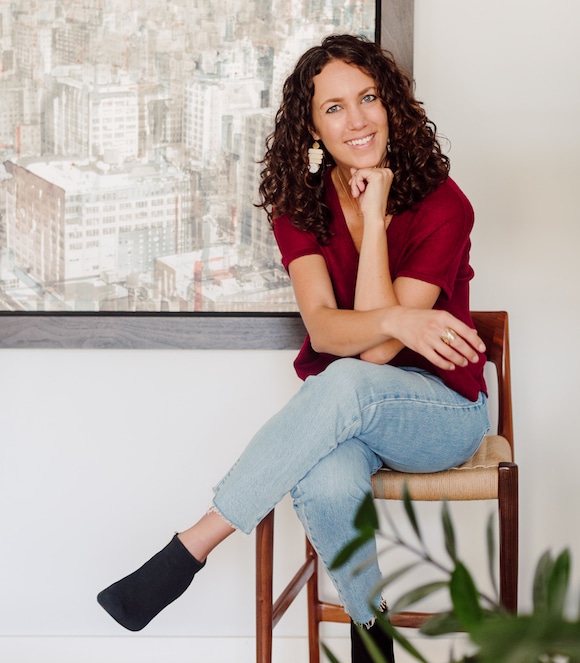 image of Alissa Rumsey intuitive eating course dietitian, sitting in a chair with her legs crossed